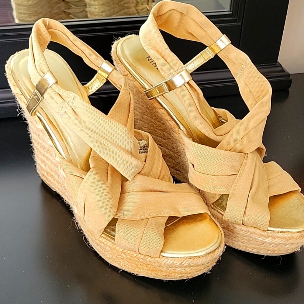 Nine West Tan Wedges